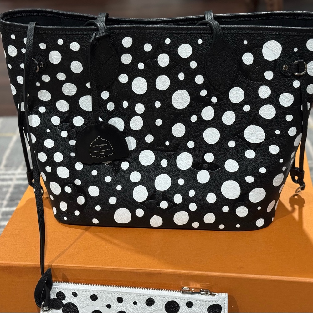 Louis Vuitton Black and White Tote Neverfull Limited Edition. Never Used. - Picture 3 of 10